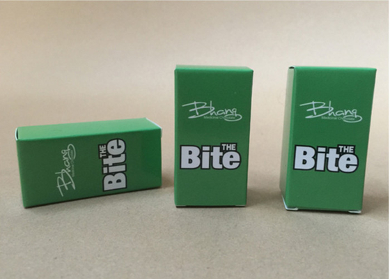 白いロゴのフル カラーの背景を包む設計10mlガラスびん箱を放して下さい